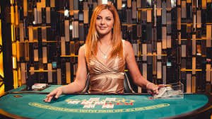 Ilustrasi permainan meja klasik seperti roulette dan blackjack di morfintoto